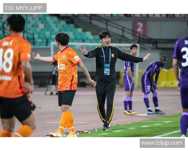 杨磊独家分享足球心得与技巧助你提升球技的秘诀与经验总结